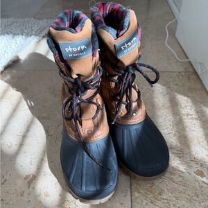 Worn once!Bought @ Nord.Rack for winter trip Cougar Chestnut Plaid boots .